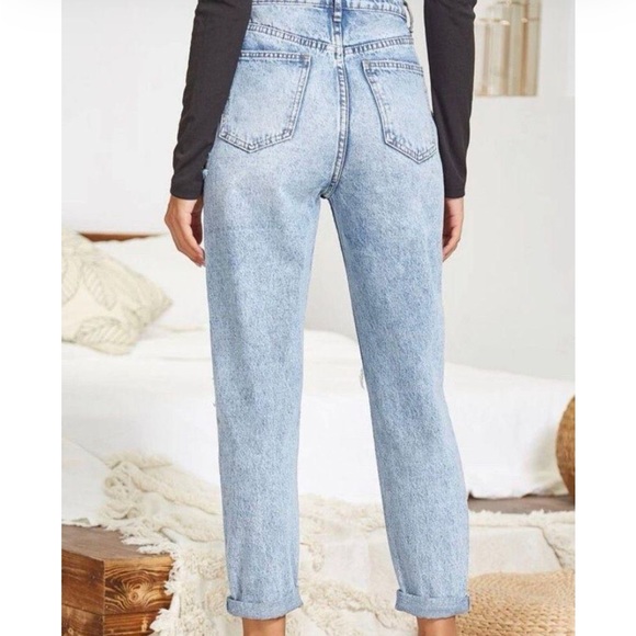 Light wash Mom Jeans - Picture 2 of 2